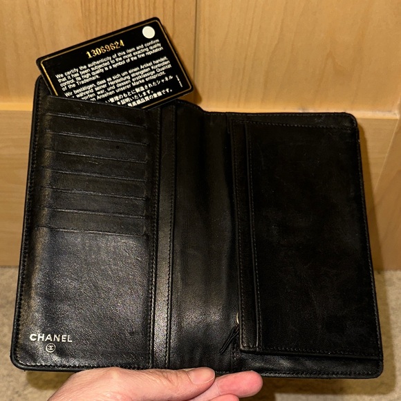 CHANEL Black Quilted Leather Wallet - Picture 5 of 16